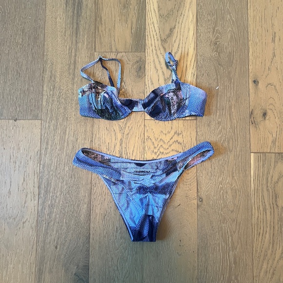 Miaou Other - Miaou swim set

Blue and black bikini set #bikini
